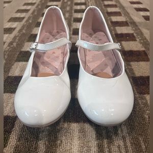 Girls White dress shoe with sparkle heel
